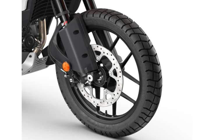 It runs on a 19/17-inch (F/R) setup with alloy wheels